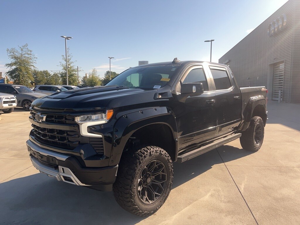 2023 Chevrolet Silverado 1500 RST photo 2