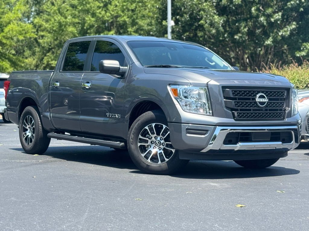 2023 Nissan Titan SV photo 2