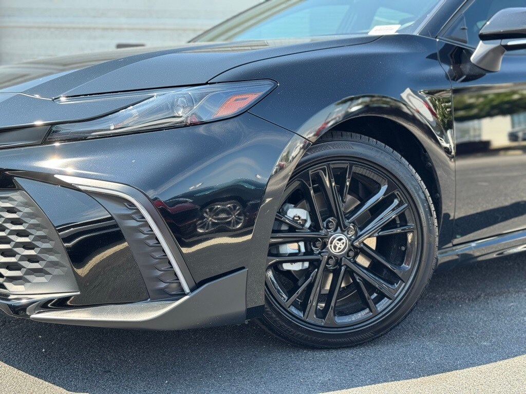 2025 Toyota Camry SE photo 2