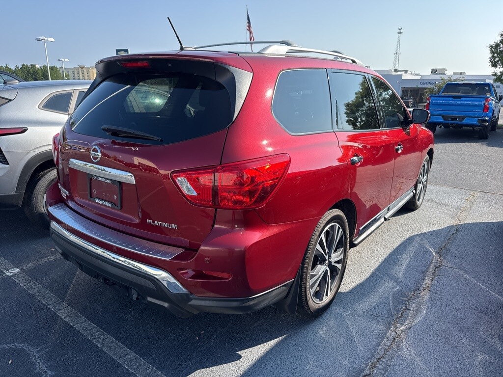 2018 Nissan Pathfinder Platinum photo 3