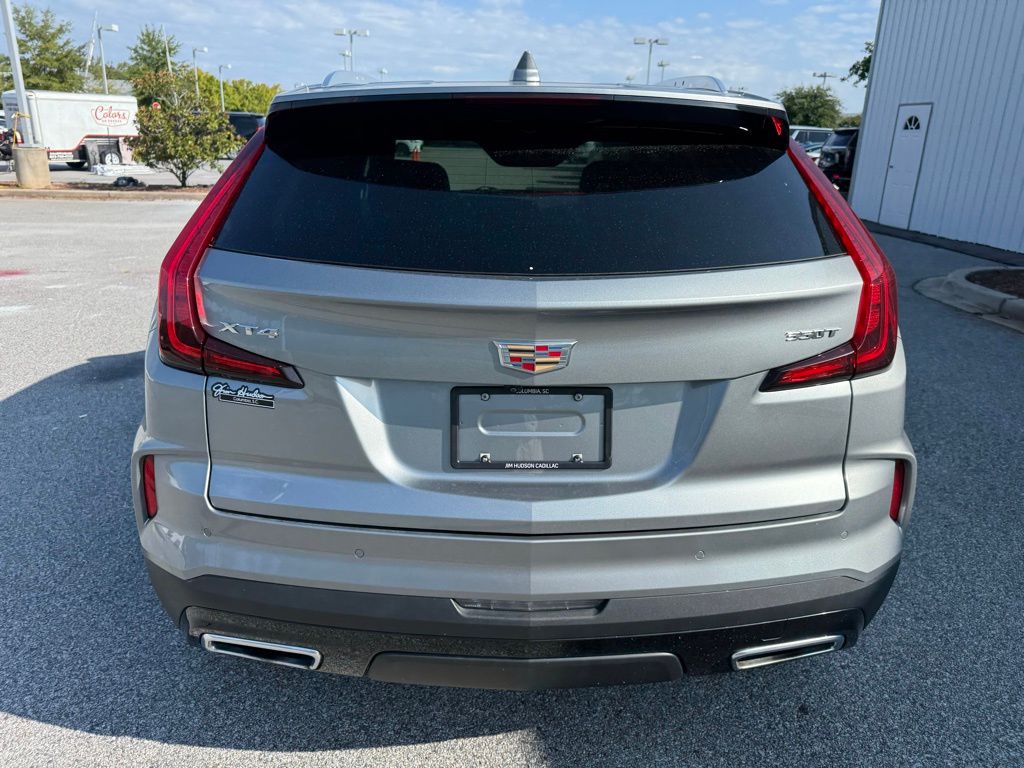2025 Cadillac XT4 Premium Luxury photo 4