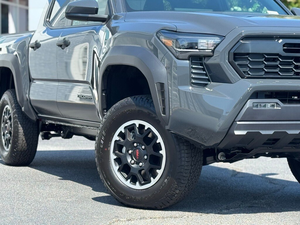 2025 Toyota Tacoma TRD Off-Road photo 2