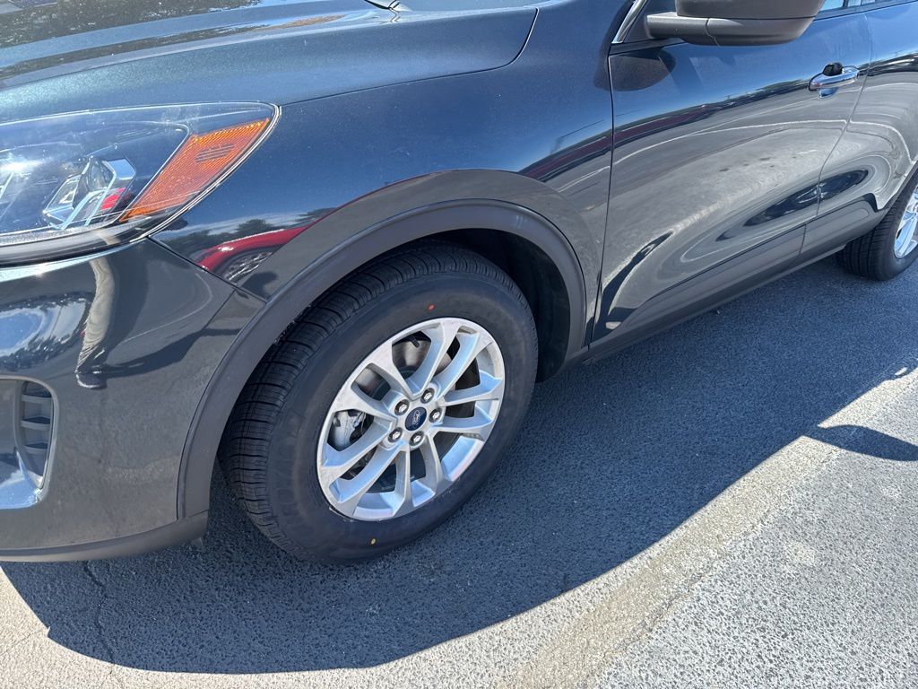 2022 Ford Escape SE photo 2