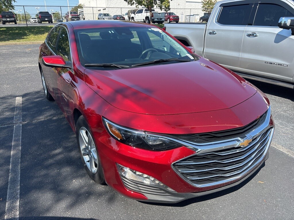 2024 Chevrolet Malibu 1LT photo 2