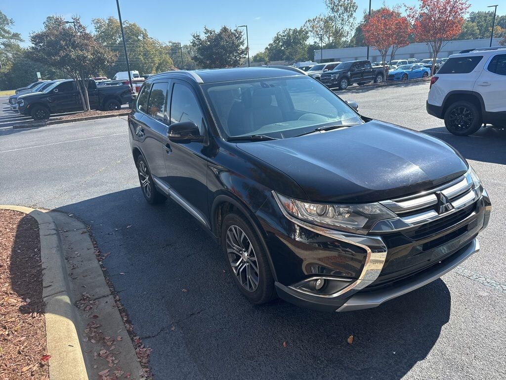 Used 2017 Mitsubishi Outlander SE CUV