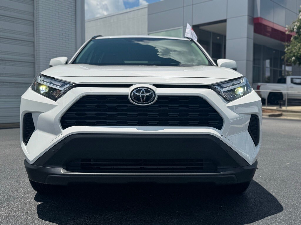 2025 Toyota RAV4 Hybrid XLE photo 2
