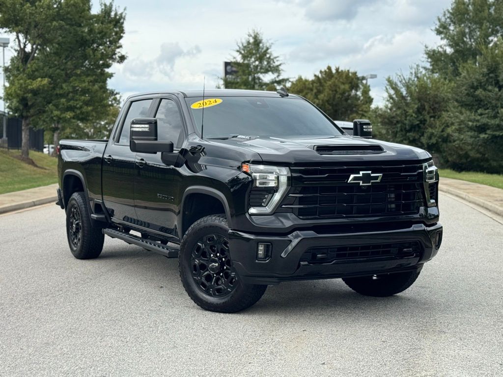 2024 Chevrolet Silverado 2500HD LT photo 2
