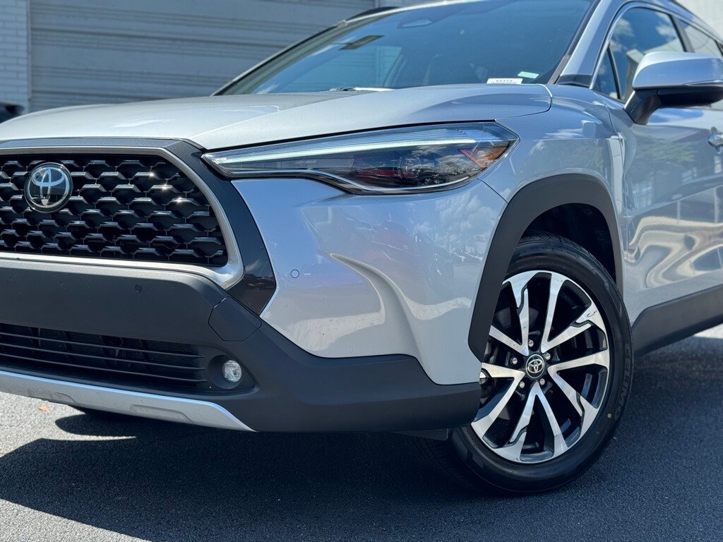 2024 Toyota Corolla Cross XLE photo 4