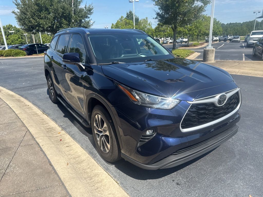 2020 Toyota Highlander XLE photo 2