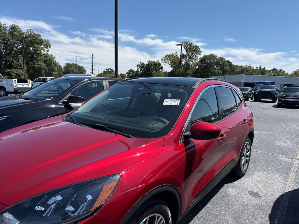 2022 Ford Escape SEL photo 2