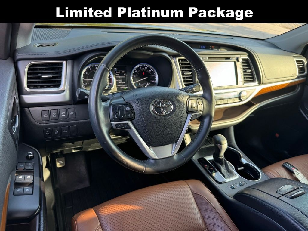 Used 2019 Toyota Highlander Limited V6 SUV