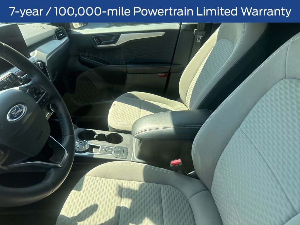 2022 Ford Escape SE photo 3