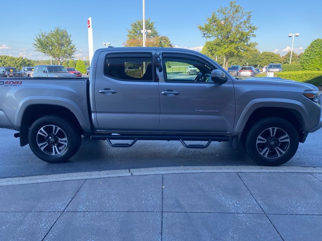 2019 Toyota Tacoma TRD Sport V6 photo 2