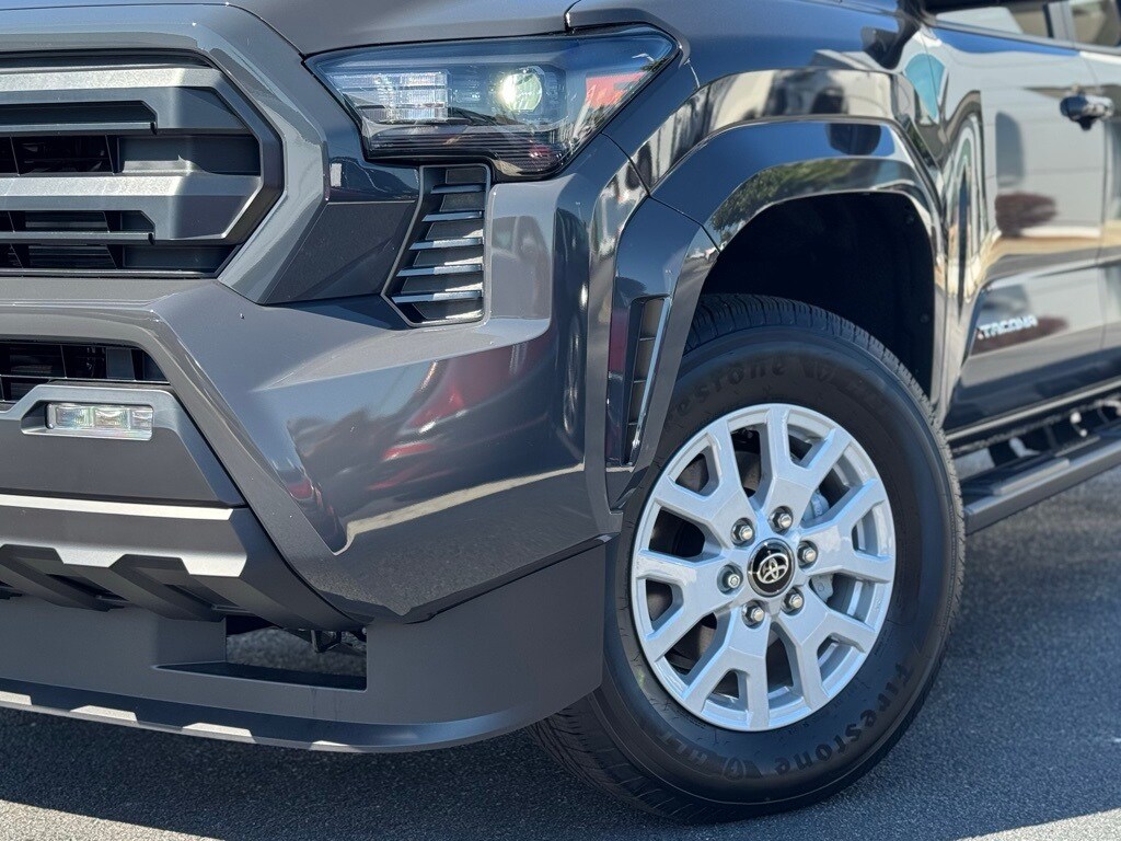 2025 Toyota Tacoma SR5 photo 4