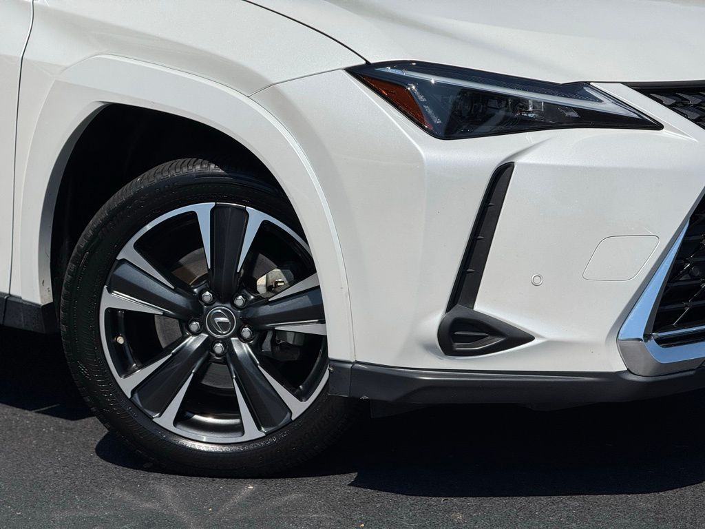 2023 Lexus UX 250h Premium photo 4