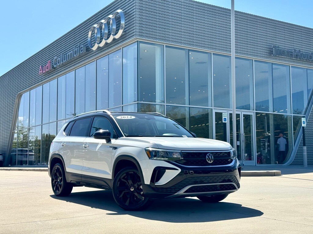 2024 Volkswagen Taos SE photo 2