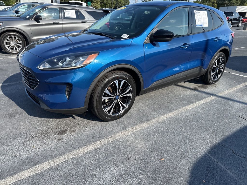 2022 Ford Escape SE Sport photo 2