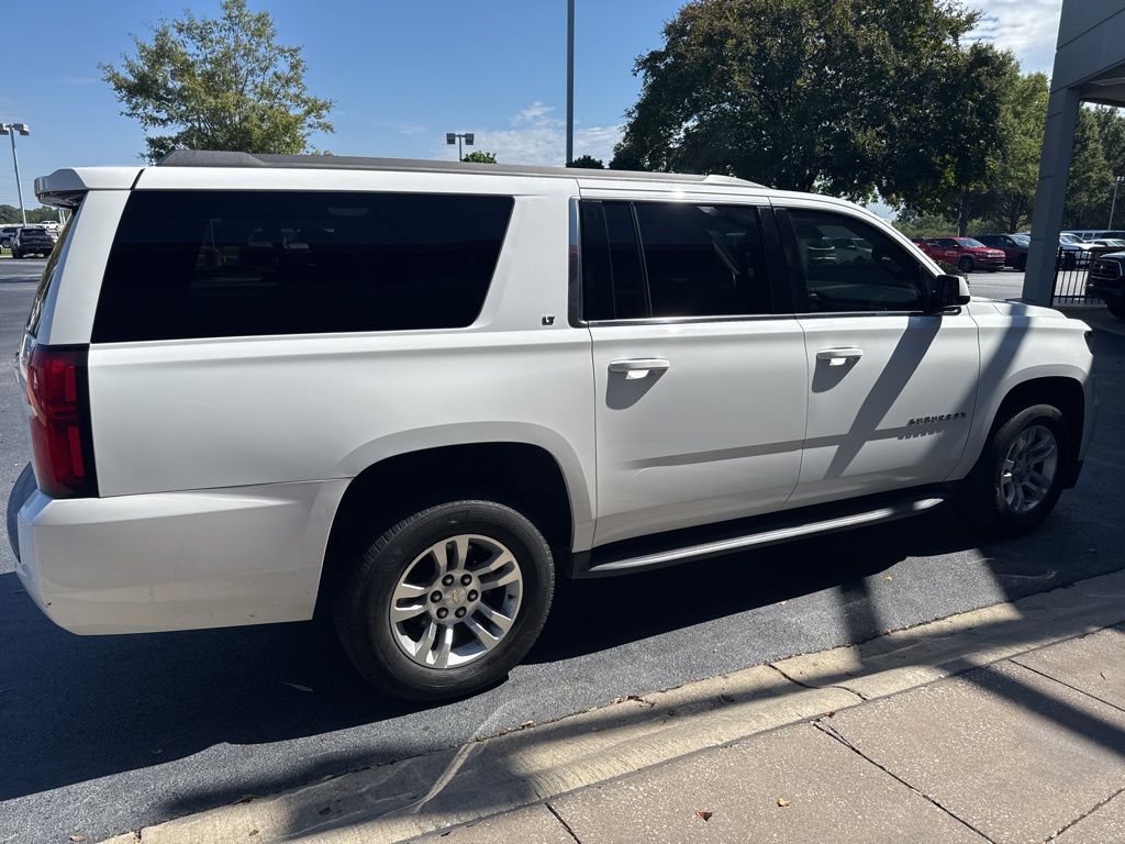 2018 Chevrolet Suburban LT photo 3