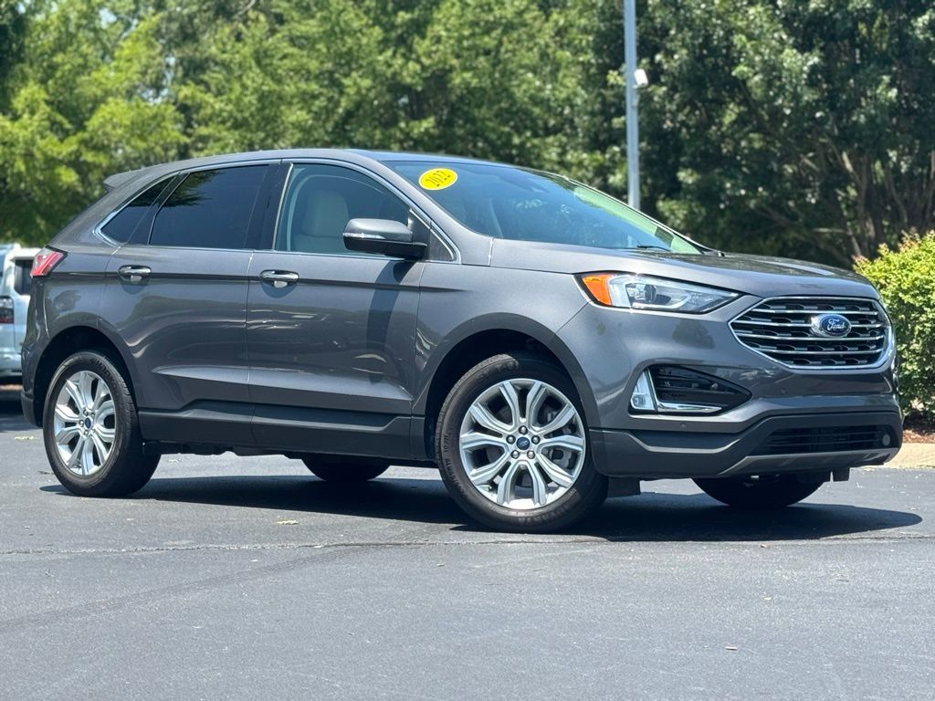 2022 Ford Edge Titanium photo 2