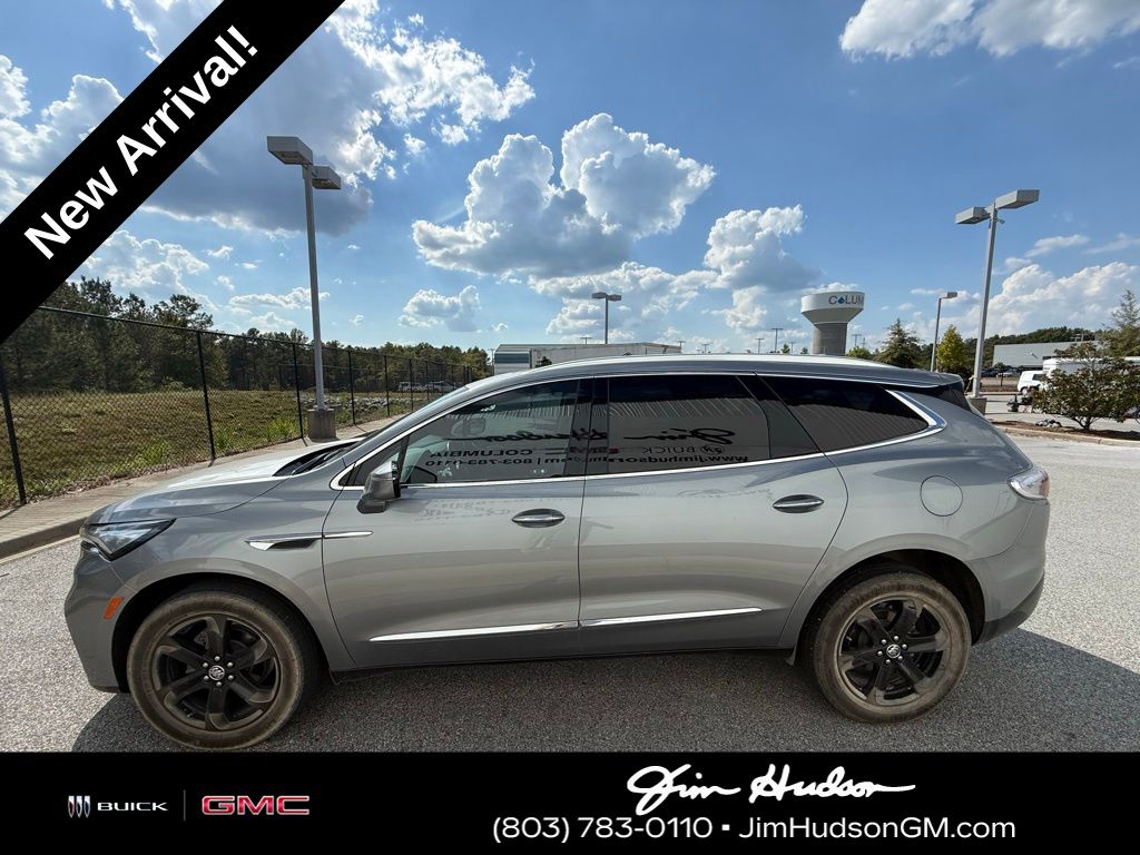 2023 Buick Enclave Essence photo 3