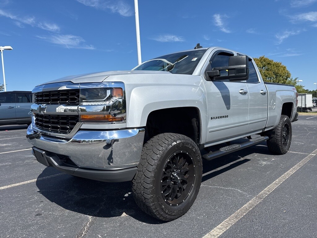 2018 Chevrolet Silverado 1500 LT photo 4