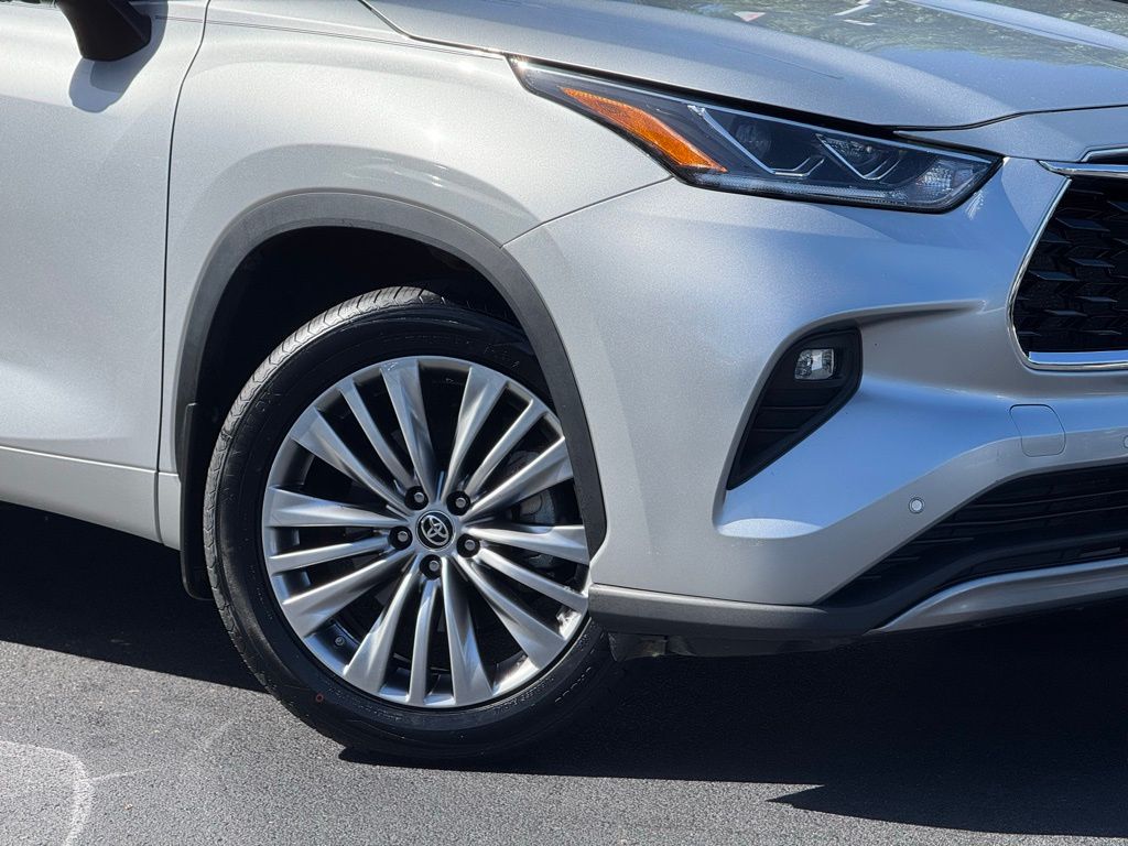 2024 Toyota Highlander Platinum photo 4