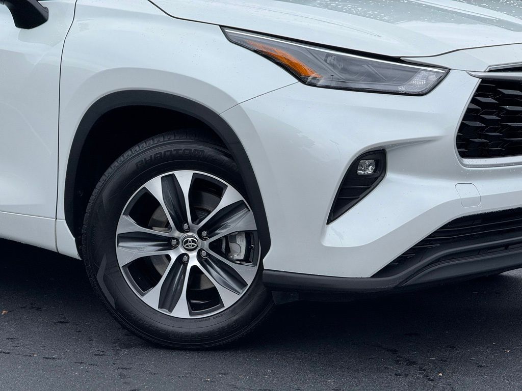 2023 Toyota Highlander XLE photo 4
