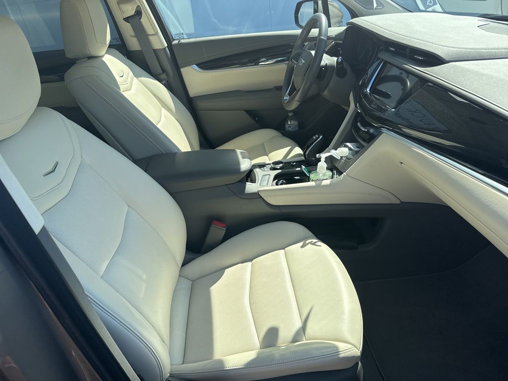 2022 Cadillac XT6 Premium Luxury photo 3