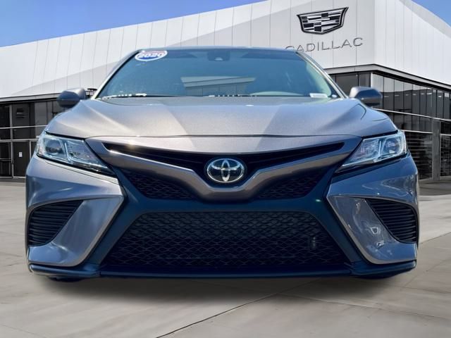 2020 Toyota Camry SE photo 4