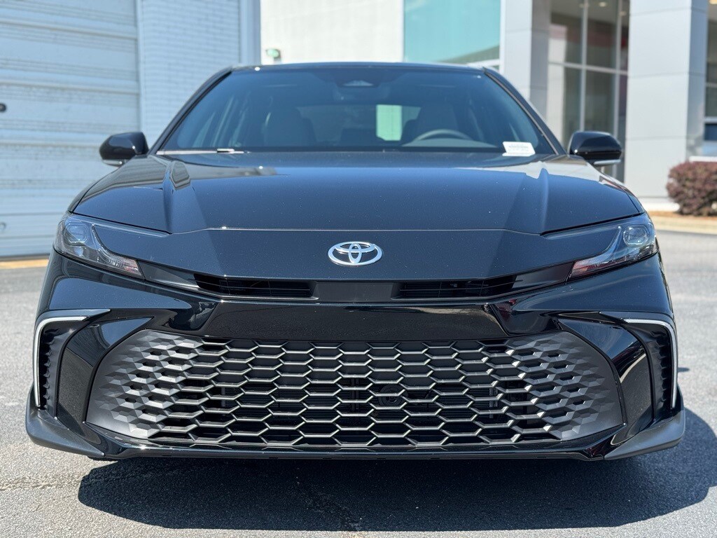2025 Toyota Camry SE photo 3