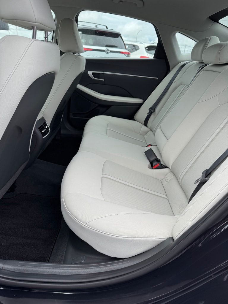 2025 Hyundai Sonata Hybrid SEL - Photo 11