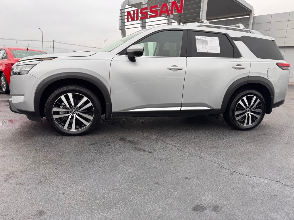 Used 2024 Nissan Pathfinder Platinum SUV