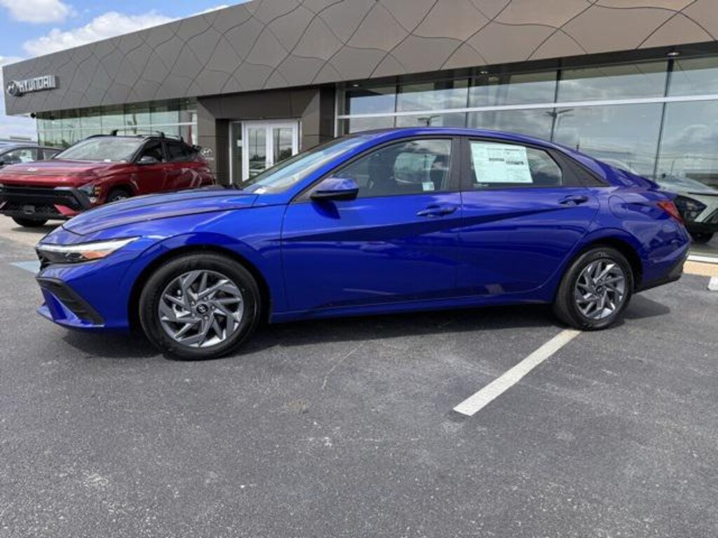 New 2024 Hyundai Elantra SEL Sedan