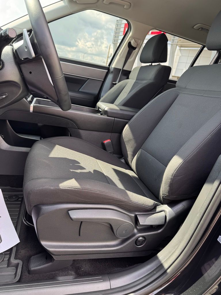 2025 Hyundai Santa Fe SE - Photo 9