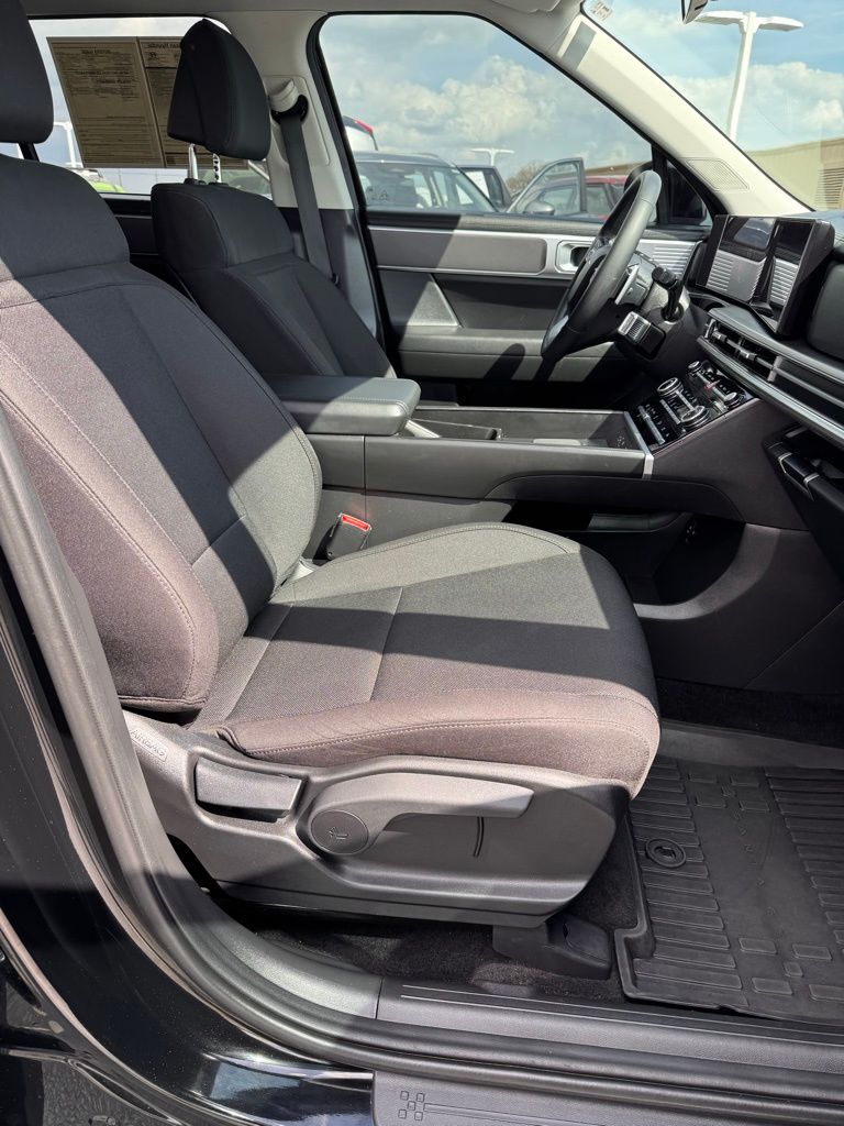 2025 Hyundai Santa Fe SE - Photo 11