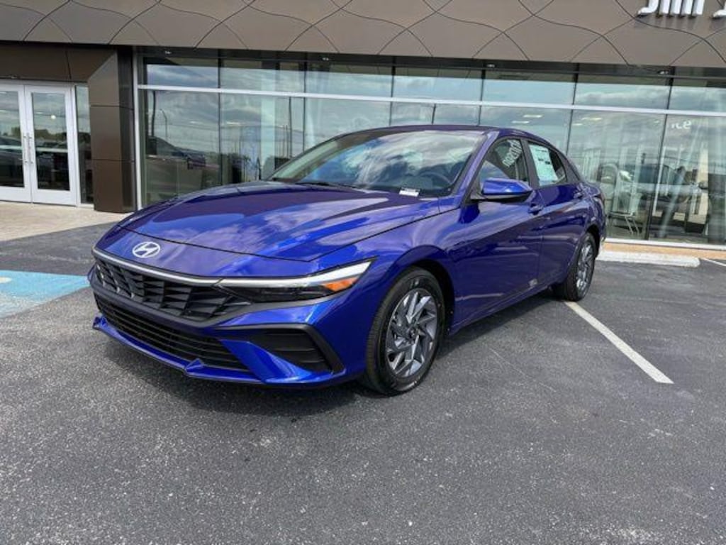 New 2024 Hyundai Elantra SEL Sedan