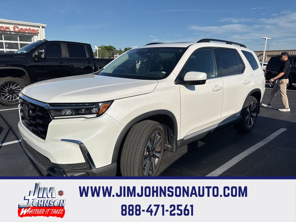 2023 Honda Pilot Touring 2WD's photo
