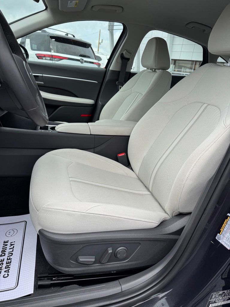 2025 Hyundai Sonata Hybrid SEL - Photo 10
