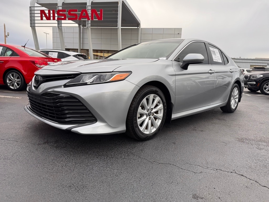 2019 Toyota Camry LE's photo