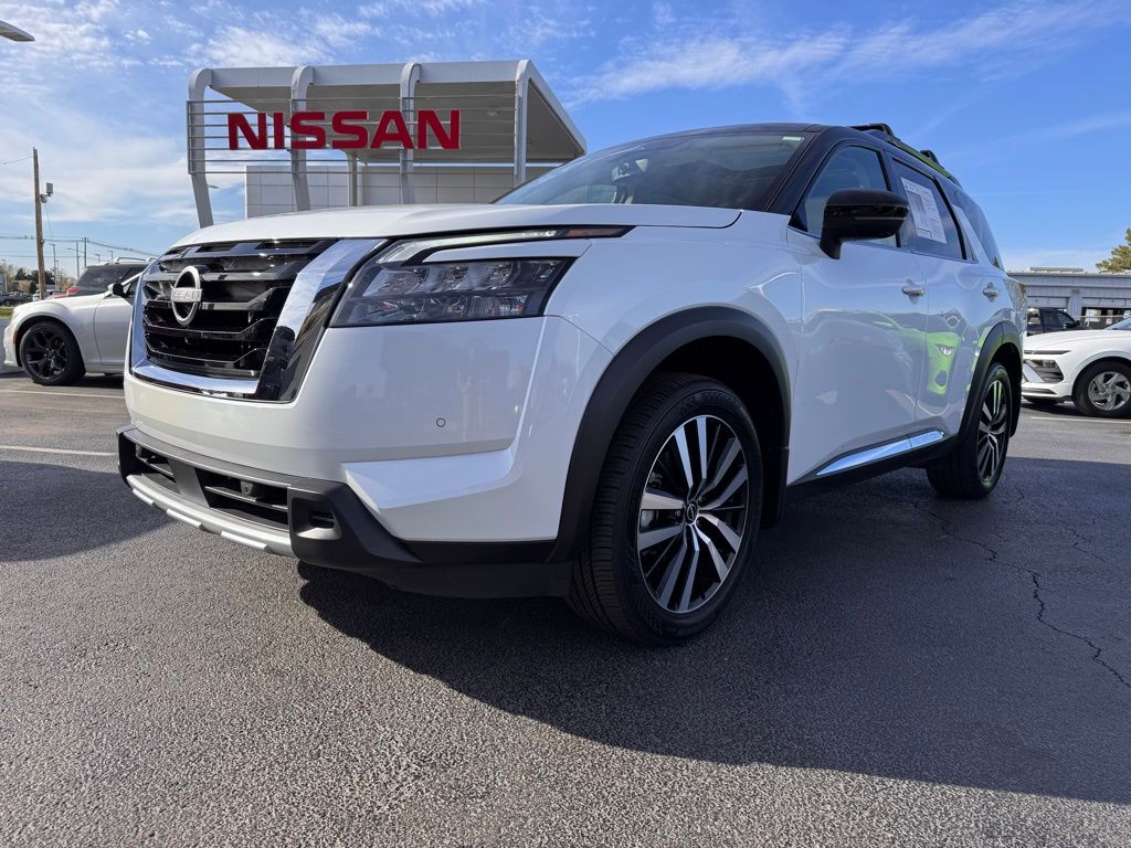 2025 Nissan Pathfinder Platinum 2WD's photo