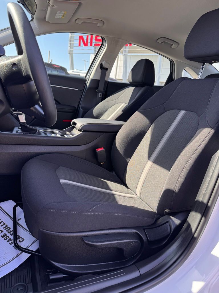 2025 Hyundai Sonata SE - Photo 9