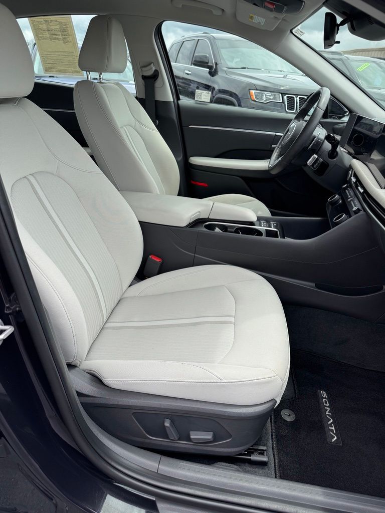2025 Hyundai Sonata Hybrid SEL - Photo 12