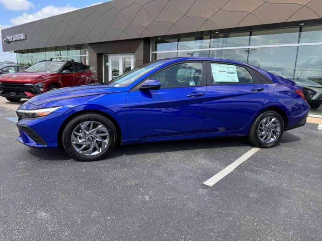 New 2024 Hyundai Elantra SEL Sedan