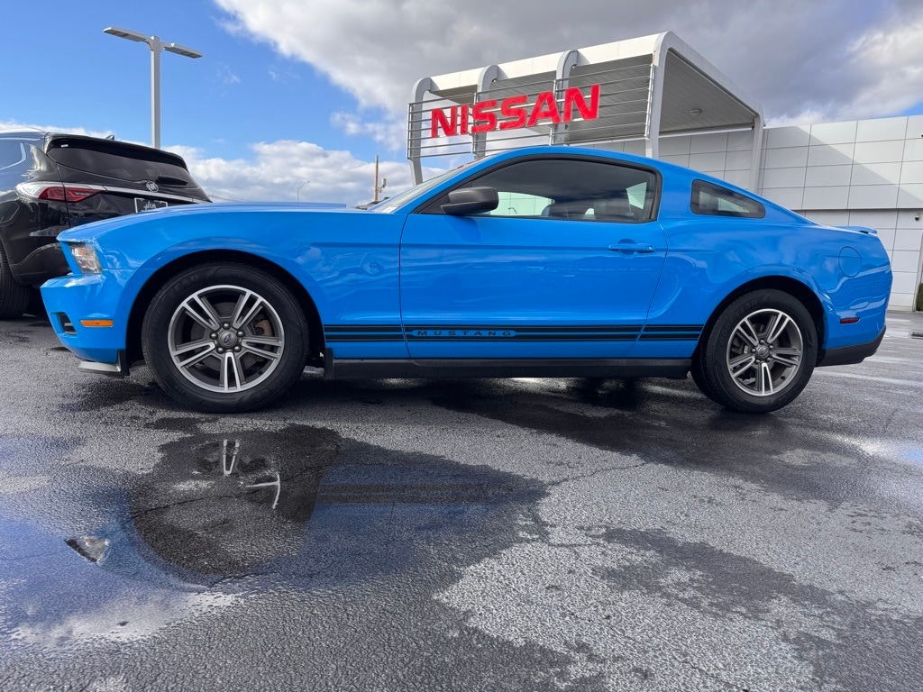 Used 2012 Ford Mustang V6 Premium with VIN 1ZVBP8AM6C5279687 for sale in Bowling Green, KY