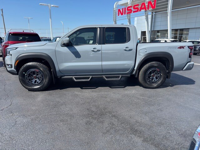 2026 Nissan Frontier PRO-4X photo 2