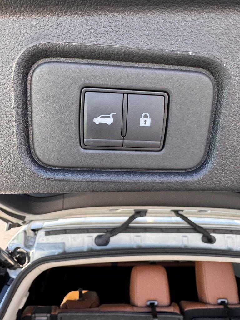 2025 Nissan Pathfinder Platinum - Photo 18