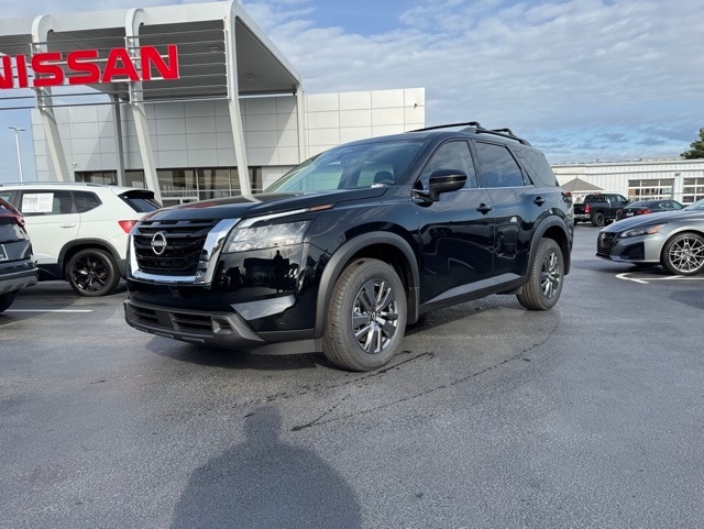 2025 Nissan Pathfinder SV's photo