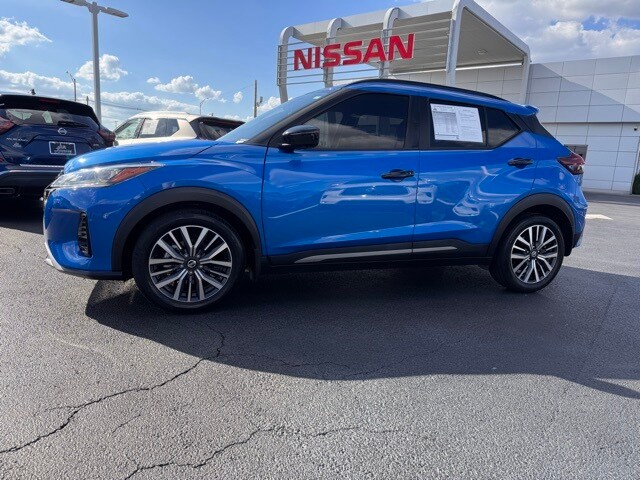 2021 Nissan Kicks SR photo 2