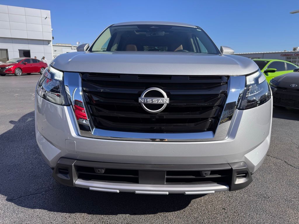 2025 Nissan Pathfinder Platinum - Photo 8