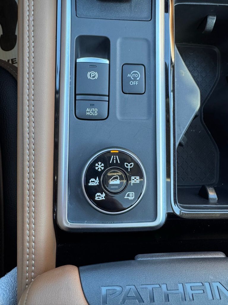 2025 Nissan Pathfinder Platinum - Photo 28